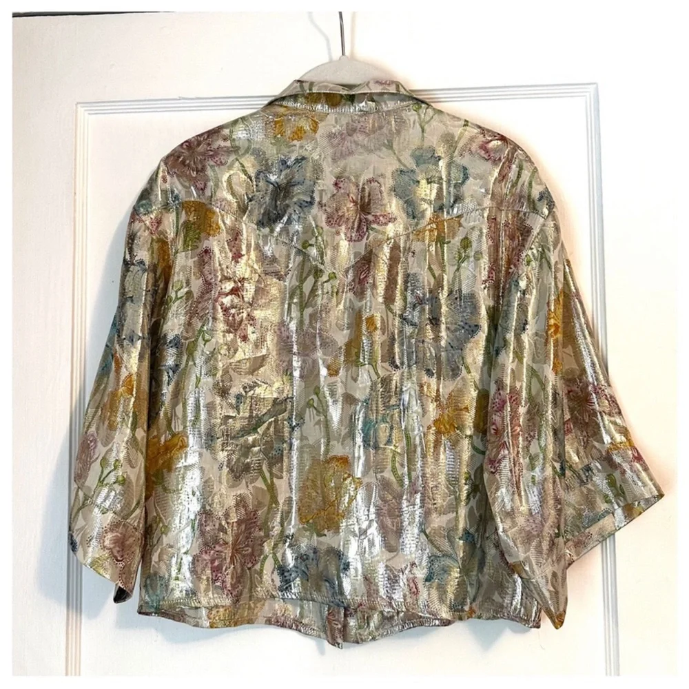 Hayley Menzies Bonita Shimmering Metallic Gold Floral Crop Blouse Button Down M - Picture 4 of 7